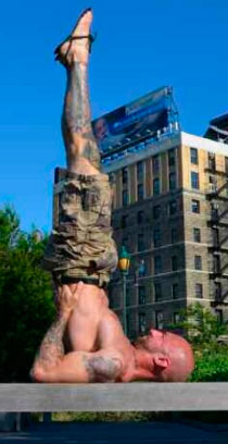 Стойка на плечах