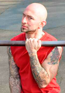 Вис на согнутой руке