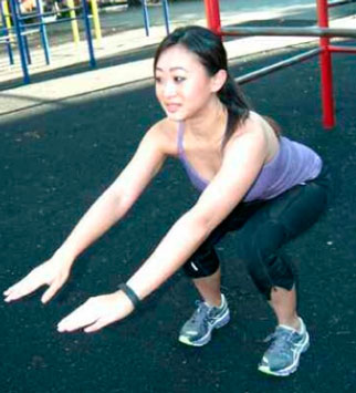 Представьте, что для сохранения позы вам приходится толкать лопатки вниз и назад