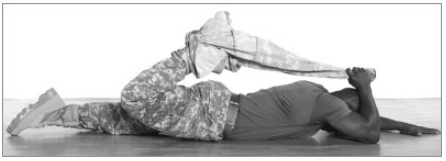 Растяжка четырехглавых мышц бедер лежа