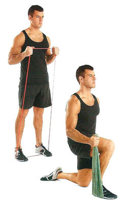 Сгибание рук с лентой на бицепс и изометрическое сгибание руки с полотенцем