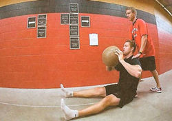 Бросок медбола 4 кг из положения сидя без опоры