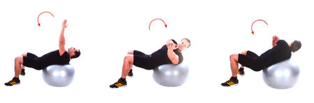 Поворот корпуса на фитболе